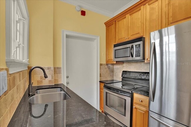 Building Photo - 2117 W Dekle Ave