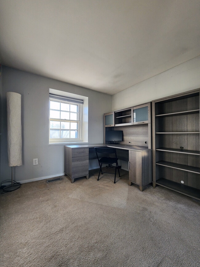 Building Photo - 5740 Yellowrose Ct