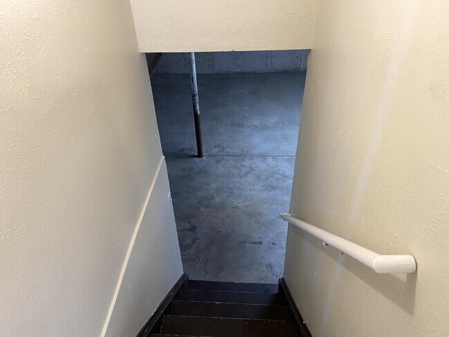 Building Photo - "Charming 3-Bed Oasis with 2 Full Baths in...
