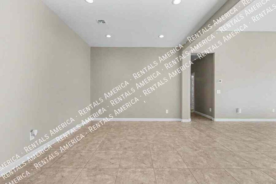 Building Photo - 17028 N Palo Verde St