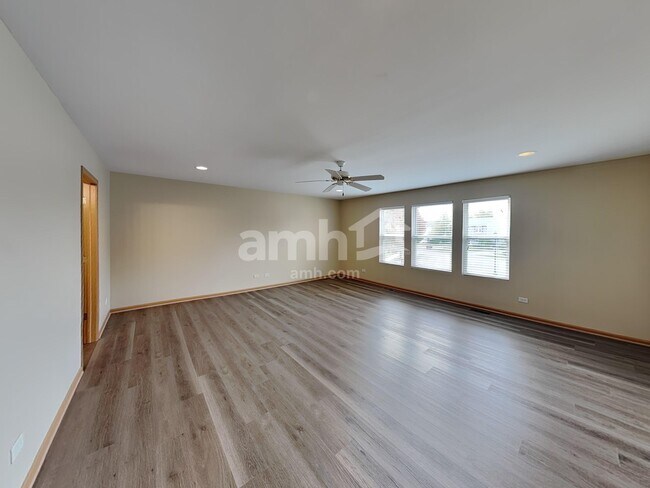 Building Photo - 818 Glen Cove Ln