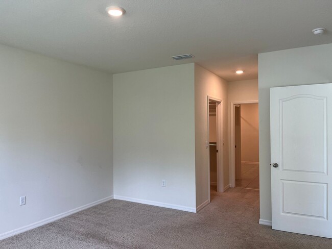 Building Photo - 3031 Staten Dr