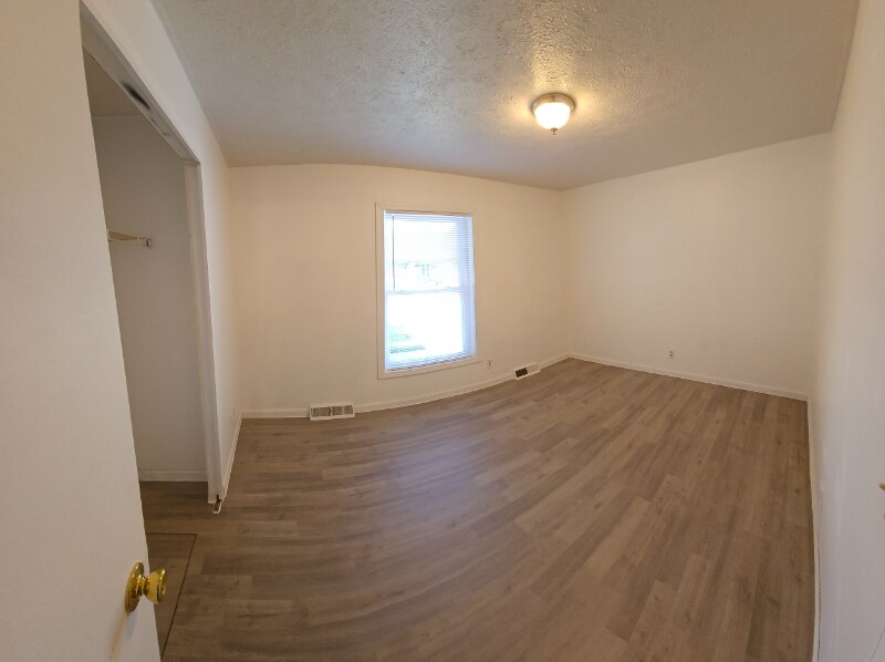Building Photo - 340 -360 Steven Ct