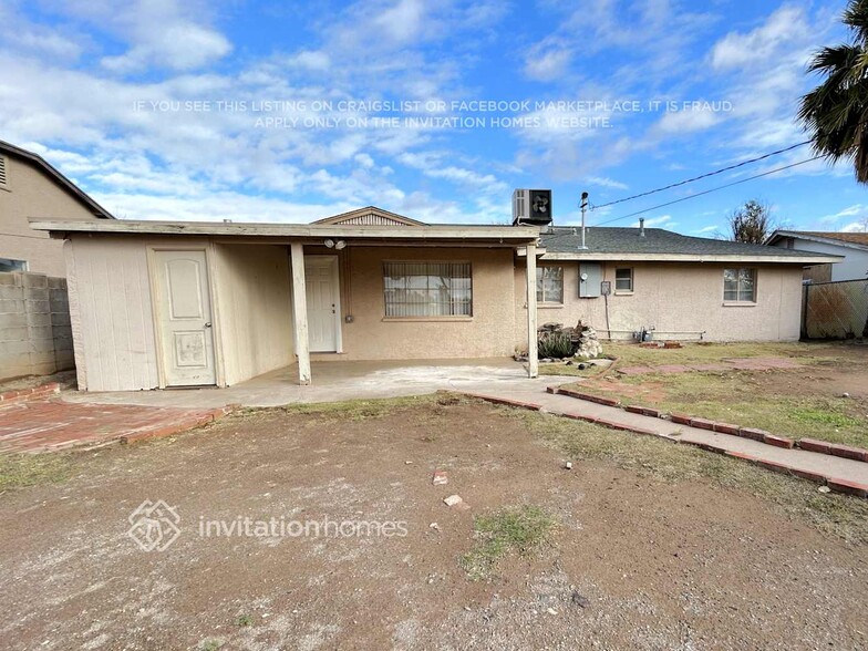 Building Photo - 1215 E Winter Dr