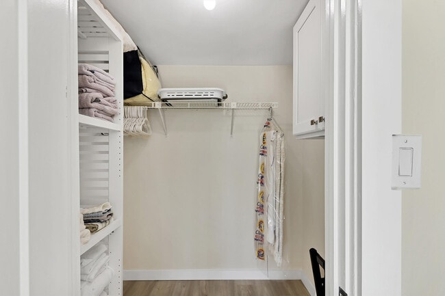 Building Photo - 500 S Washington Dr