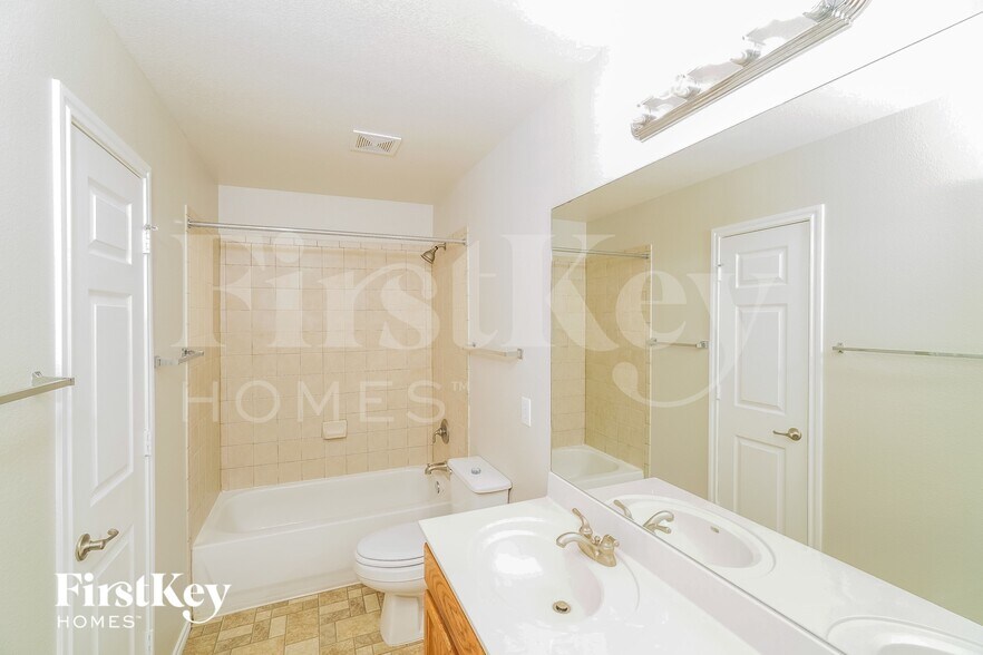 Building Photo - 24014 Buckthorn Pass