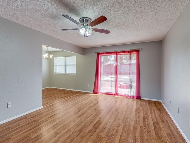 Building Photo - 724 Red Oak Terrace