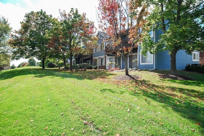 Building Photo - 385 Sandhurst Cir