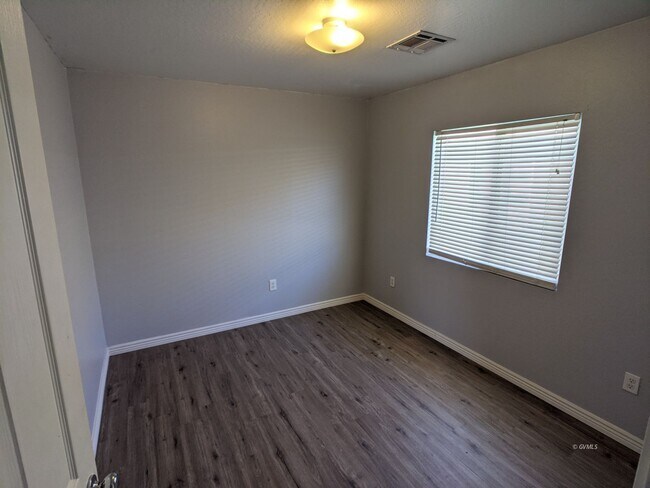 Building Photo - 1395 Graham Ln