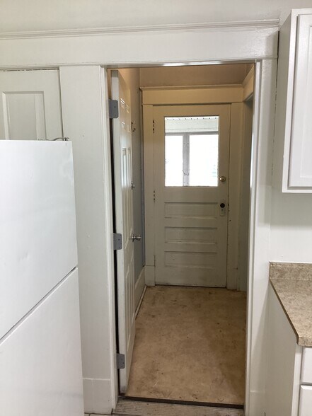 Building Photo - 401 Haney Ave