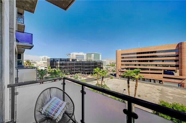 Building Photo - 353 E Bonneville Ave