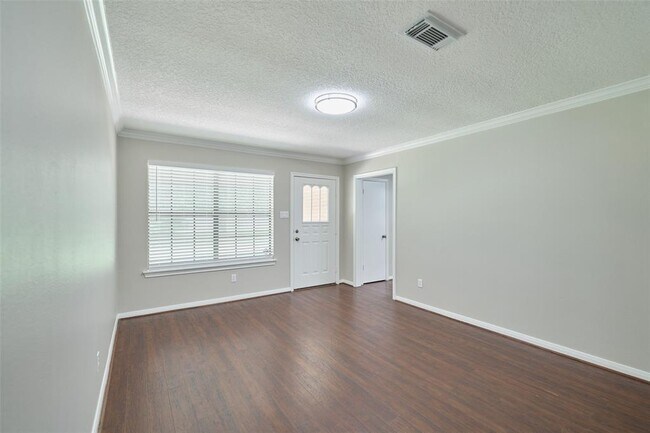 Building Photo - 26611 Oak Hill Dr