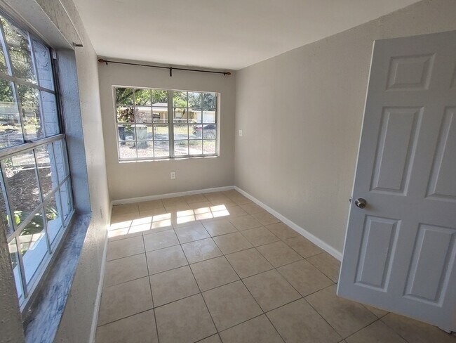 Building Photo - 3010 E Idlewild Ave