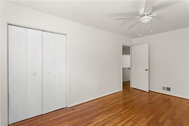 Building Photo - 2866 Highland Dr SE