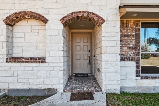 Building Photo - 17634 Huntersglen Cir