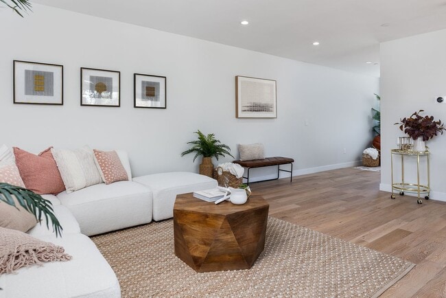 Building Photo - Brand New LUXURY 2026 Construction Homes in Silverlake!