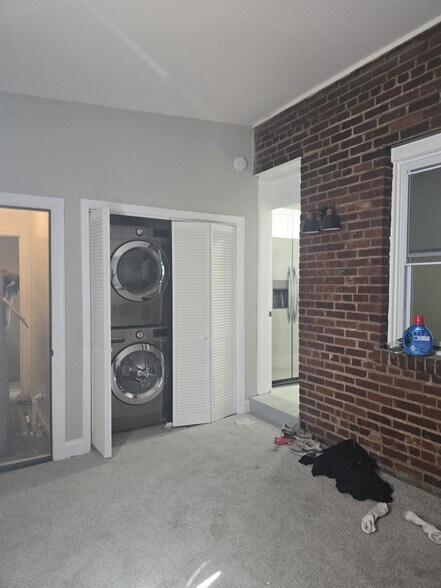 Building Photo - 1845 M St NE