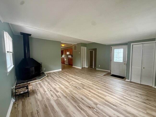 Building Photo - 15136 S James St