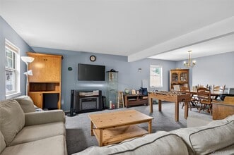 Building Photo - 10 Park Manor Ct