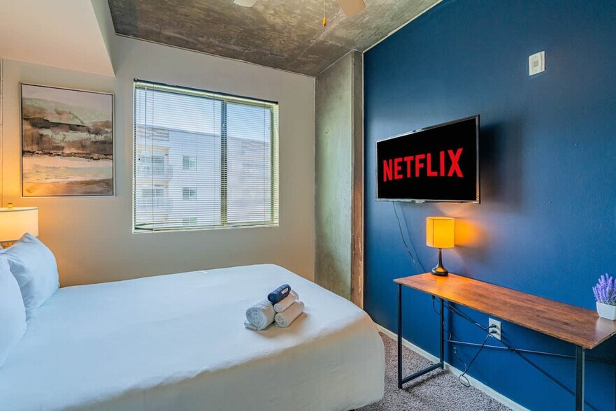 Building Photo - 333 E Roosevelt St