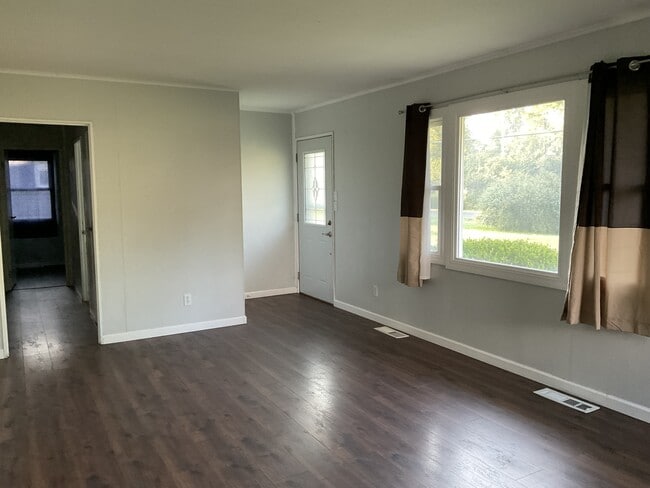 Building Photo - 3406 Three Oaks Dr