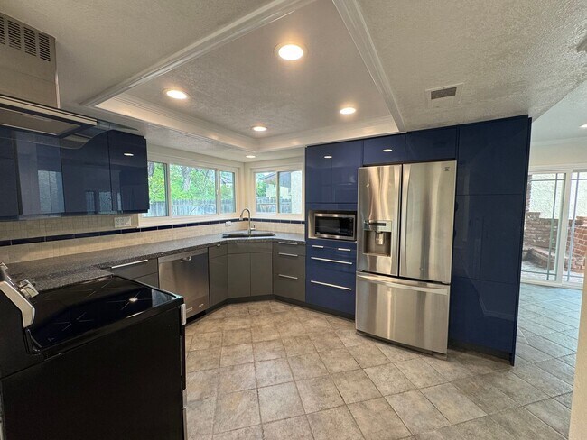 Building Photo - Beautiful 4Bd/2.5Ba Spacious Home in Missi...
