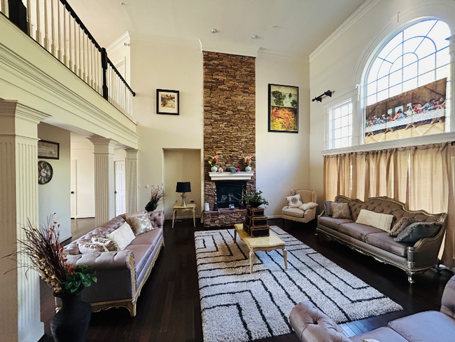 Building Photo - 15506 Symondsbury Way