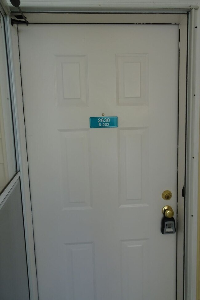 Building Photo - Modern 2-Bedroom Condo in Bellevue’s Merce...