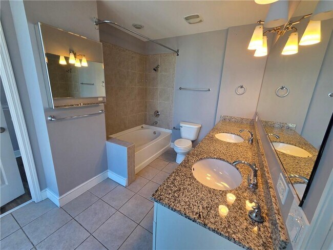 Building Photo - 44 Peachtree Pl NE