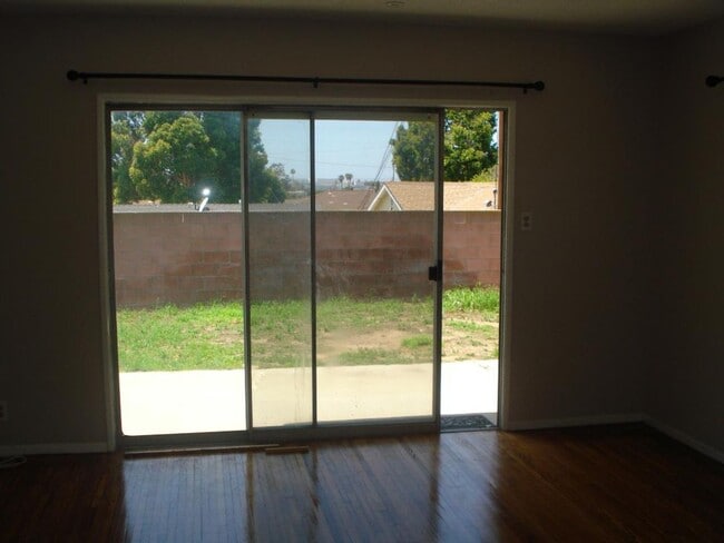 Building Photo - TORRANCE 3 BEDROOM 2 BATHROOM HOUSE FOR LEASE! AVAILABLE 4/1