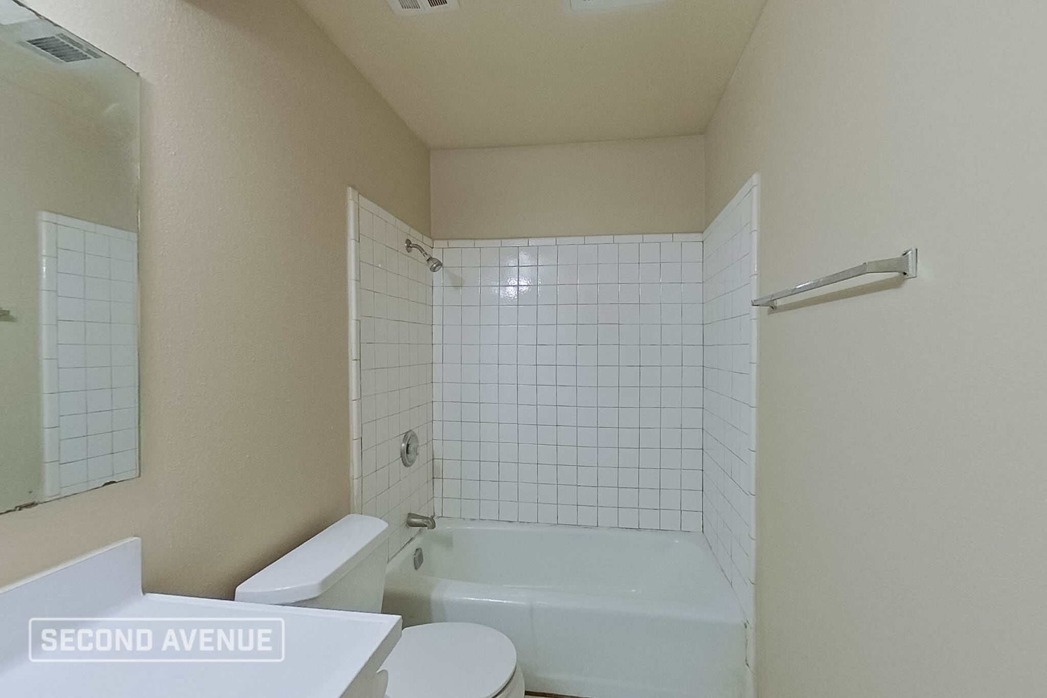 Building Photo - 9702 Hillis St