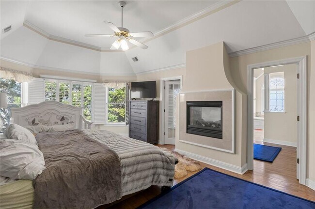 Building Photo - 5685 Lake Manor Trce