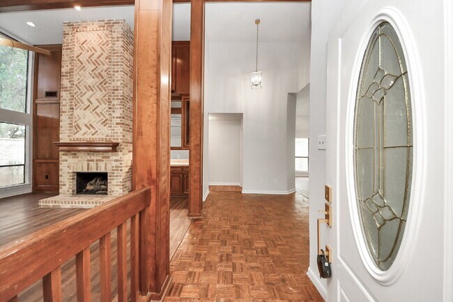 Building Photo - Freshly Remodeled Sugar Land Home with a Garden That Came Ready to Show Off