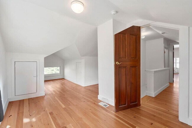 Building Photo - 236 NE Lombard St