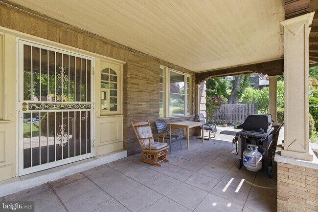 Building Photo - 5939 Drexel Rd