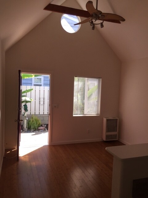 Building Photo - Encinitas Beach Cottage