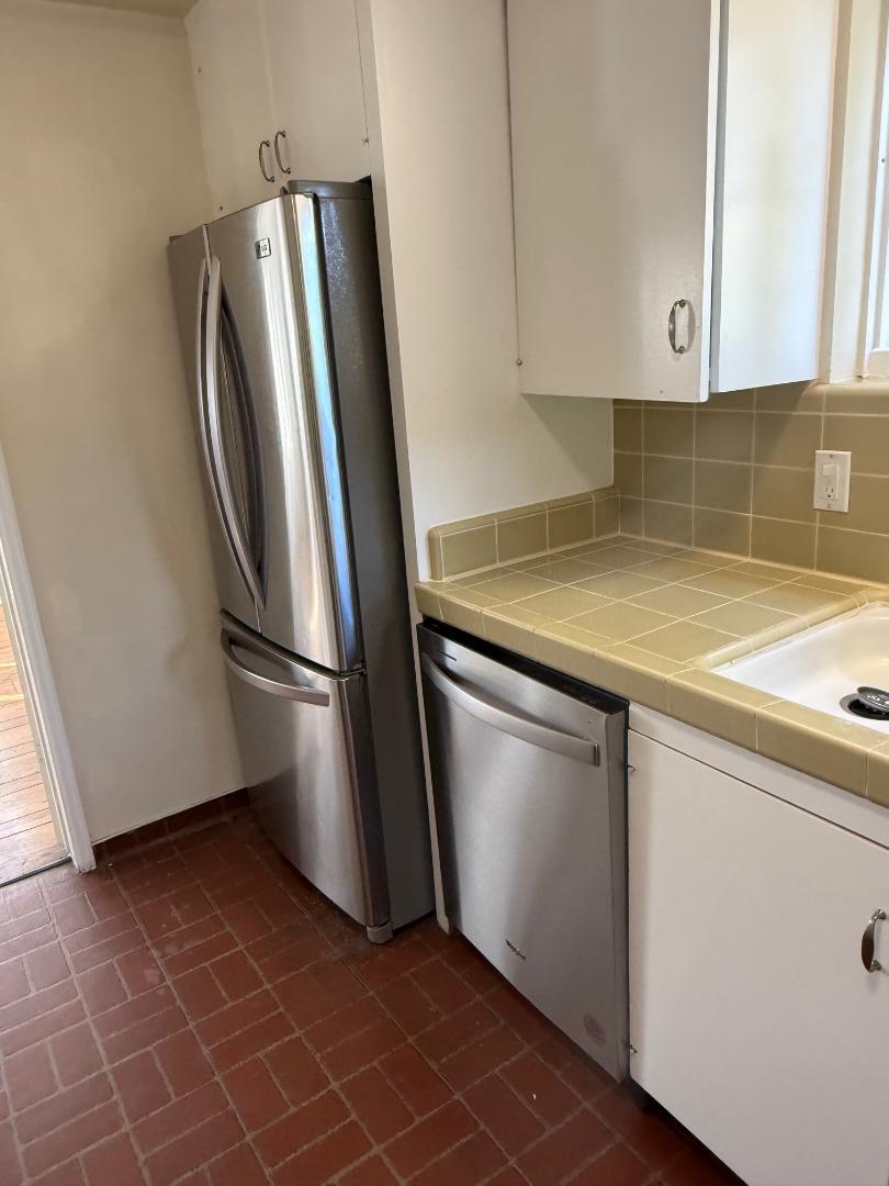 Refrigerator and dishwasher included in rent - 4448 Carpenter Ave