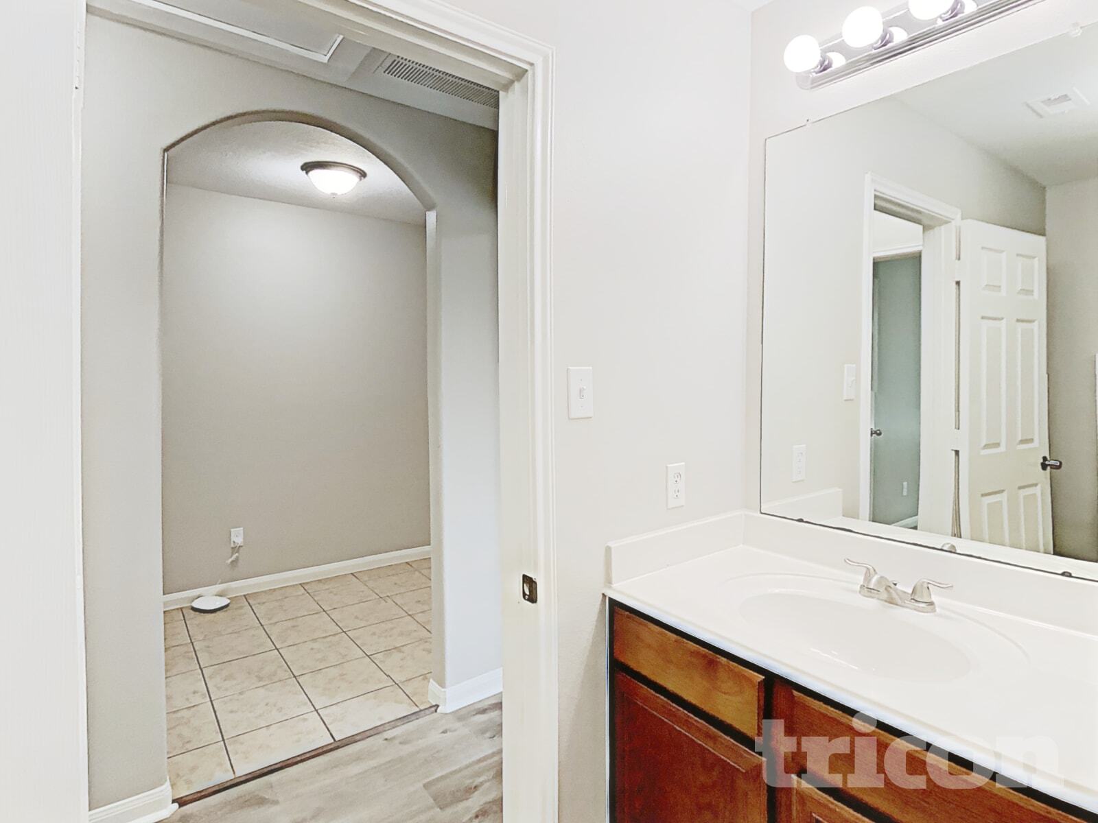 Building Photo - 815 Marigold Rd