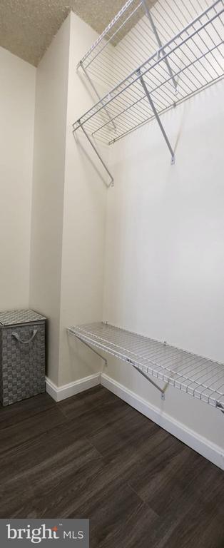 Building Photo - 2300 Pimmit Dr