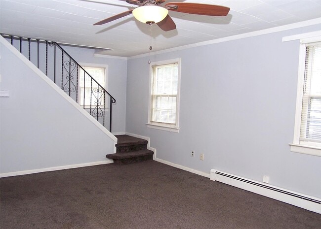 Building Photo - 152 W Yaphank Rd