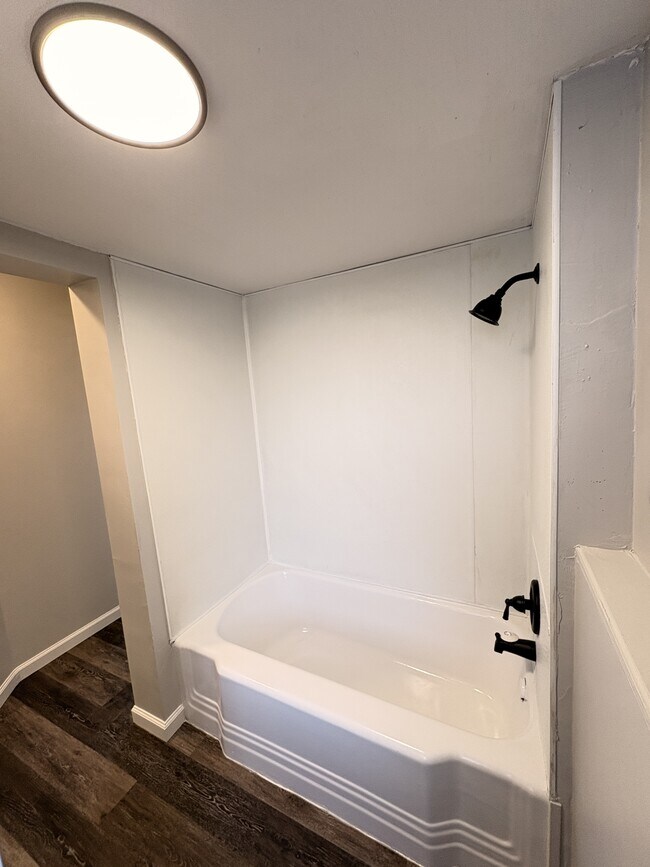 Building Photo - 109 S 13th St