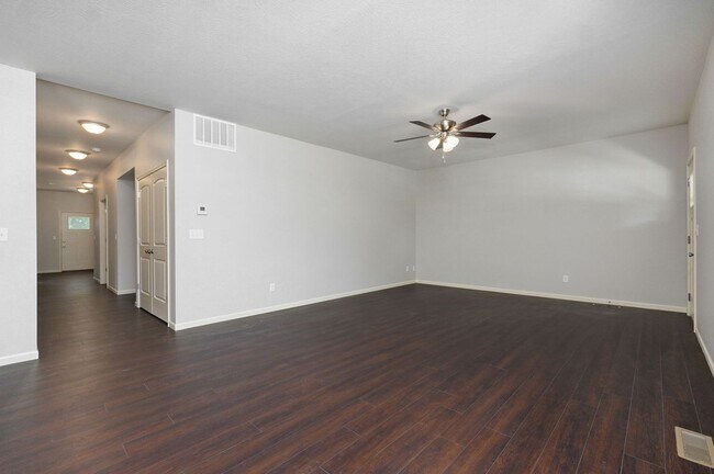 Building Photo - 1345 E Cherry St
