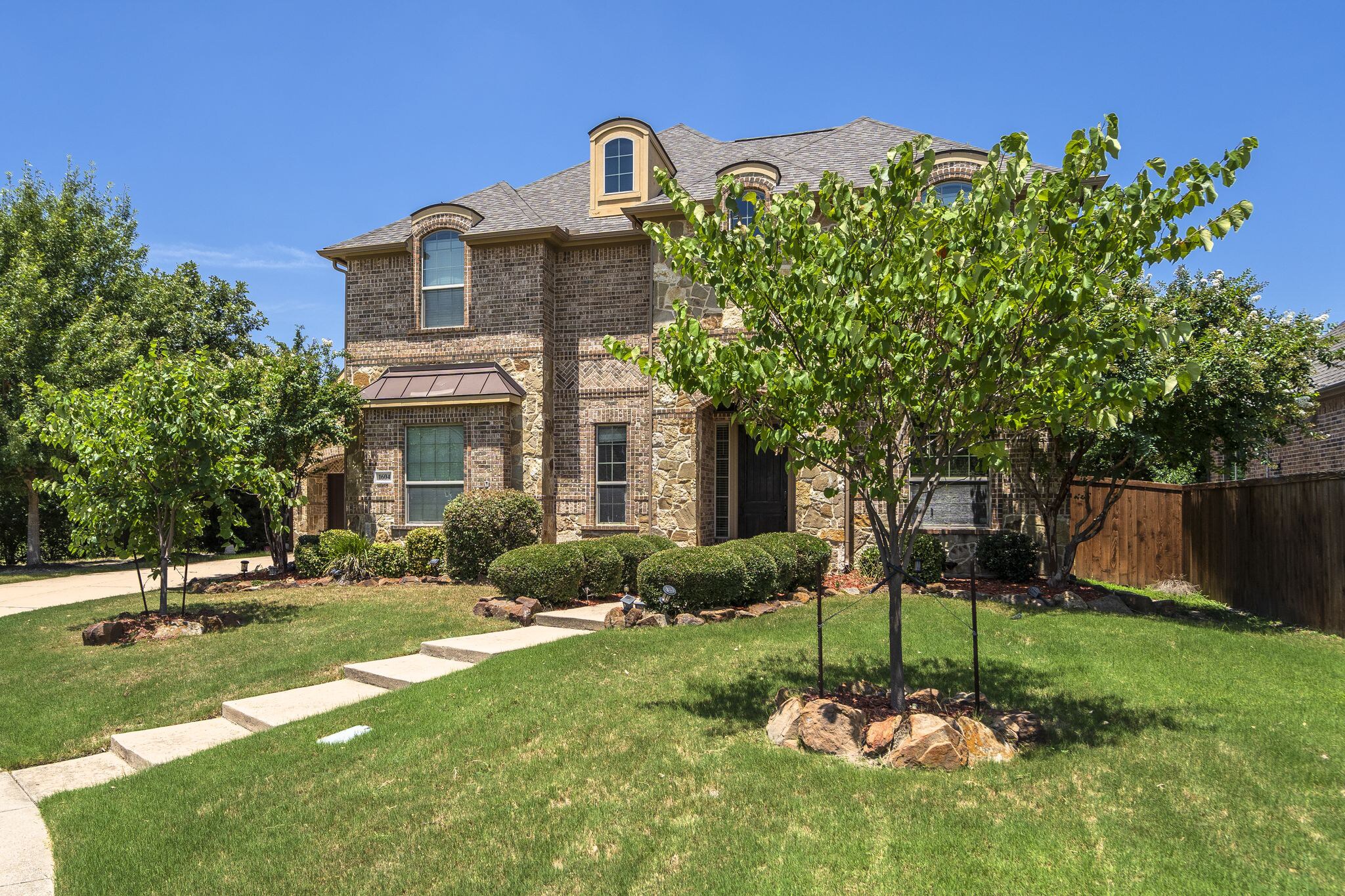 Building Photo - 1604 Woodrose Ct
