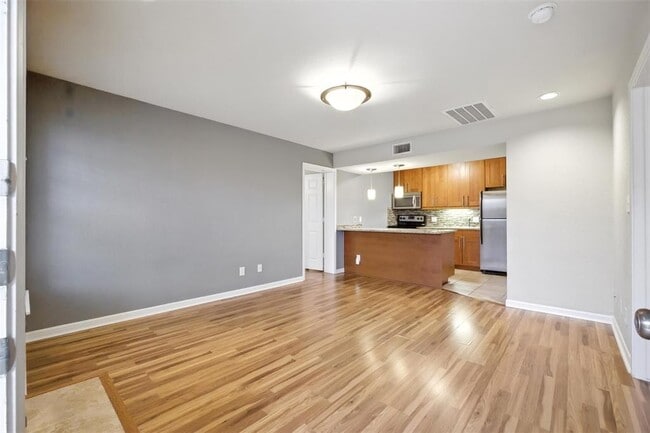 Building Photo - 7685 Northcross Dr