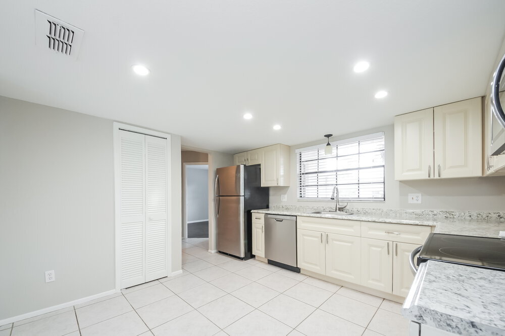Building Photo - 1000 Dinero Dr