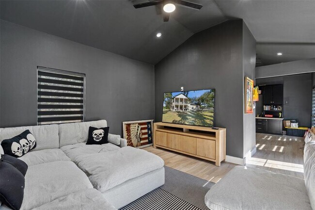 Building Photo - 310 Saddle Blanket Dr