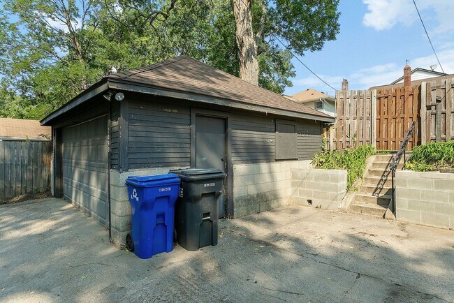 Building Photo - Updated 5 bedroom 2 bath single family house