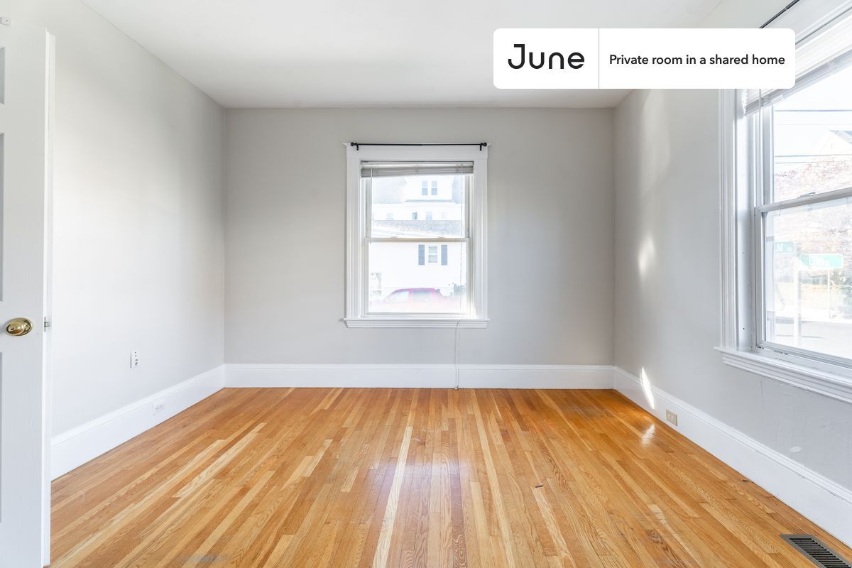 Building Photo - Room in Shared 3 bed/1 bath home