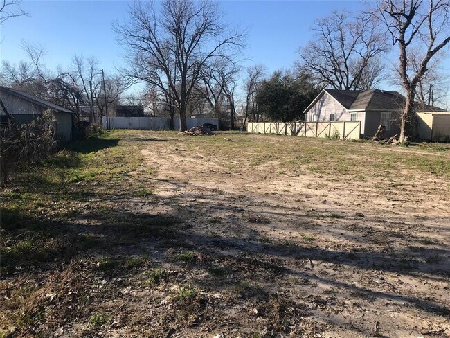 Building Photo - 530 Raymac St