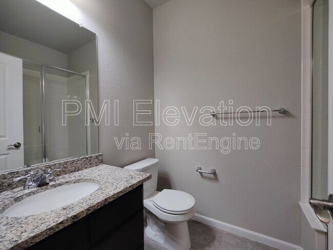 Building Photo - 530 E Dry Creek Pl